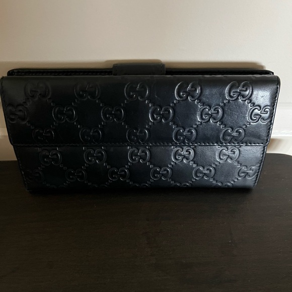 Gucci Emily horsebit bag comes with free gift.  Box not included. - Picture 6 of 14